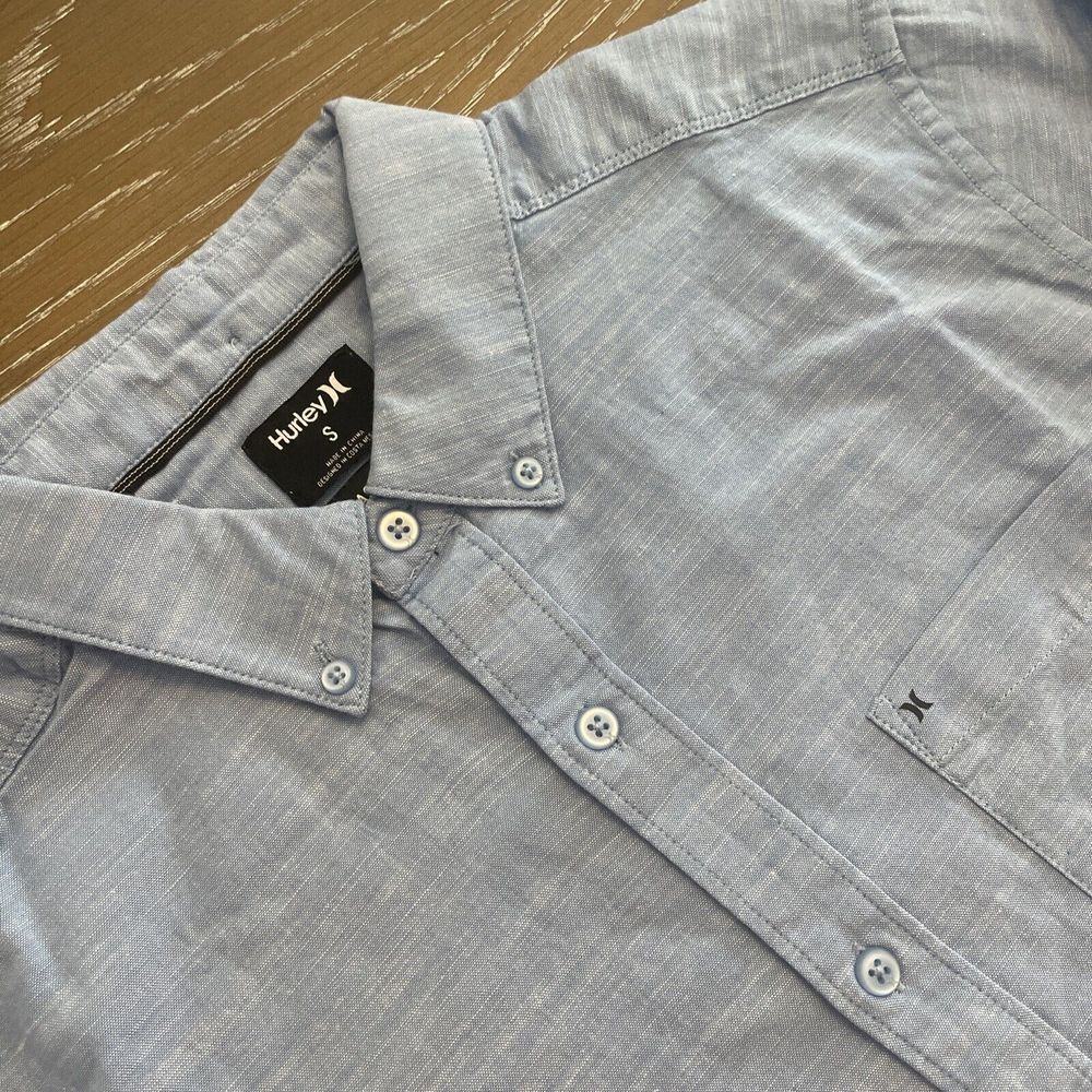 NWT Hurley Men's Long Sleeve Button Up Medium Classic Fit Blue ~ SMALL Fast Ship